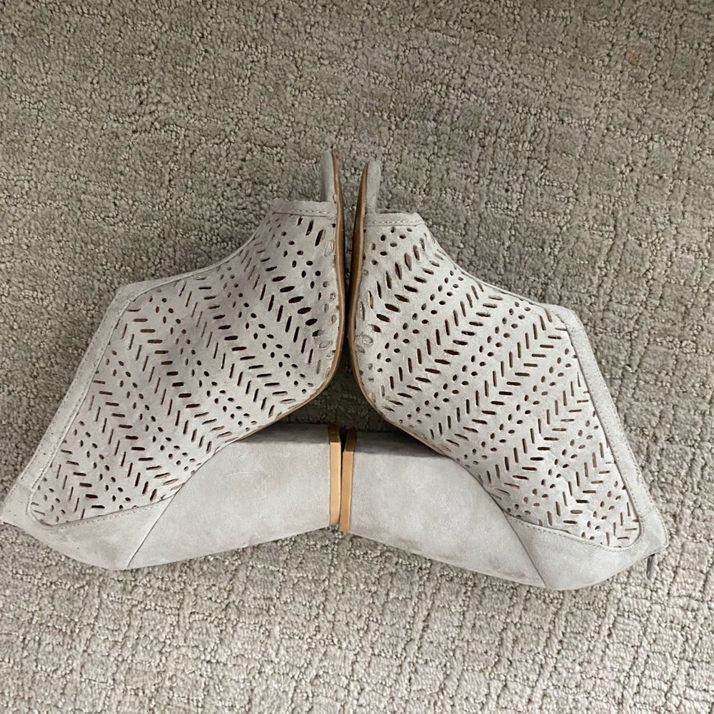 Grey wedges perfect for summer!